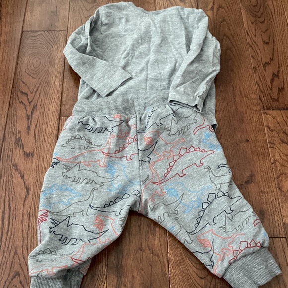 Dinosaur 6-9months long sleeve shirt with matching pants - Picture 4 of 4